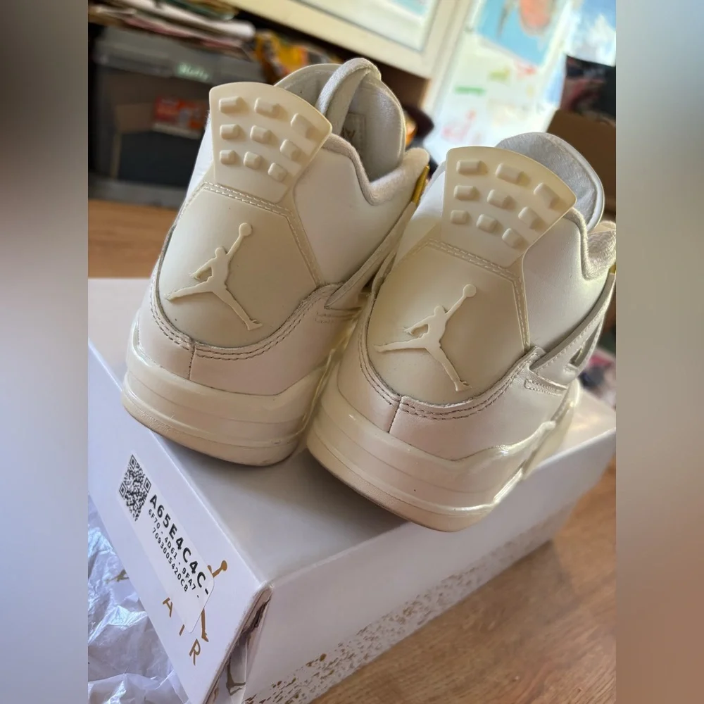 Women’s Air Jordan 4 retro